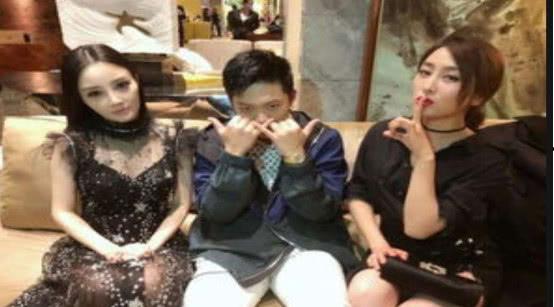 关注娱乐圈吃瓜的视频,揭秘明星幕后故事  第1张